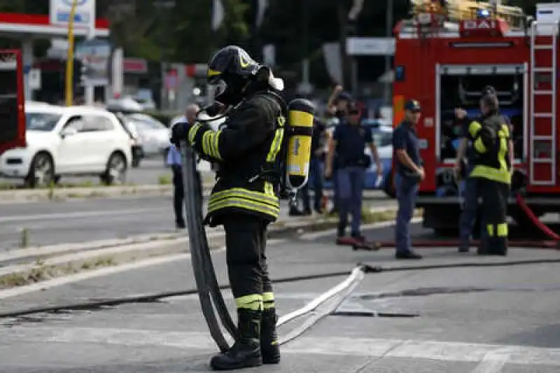 bus roma fiamme 3