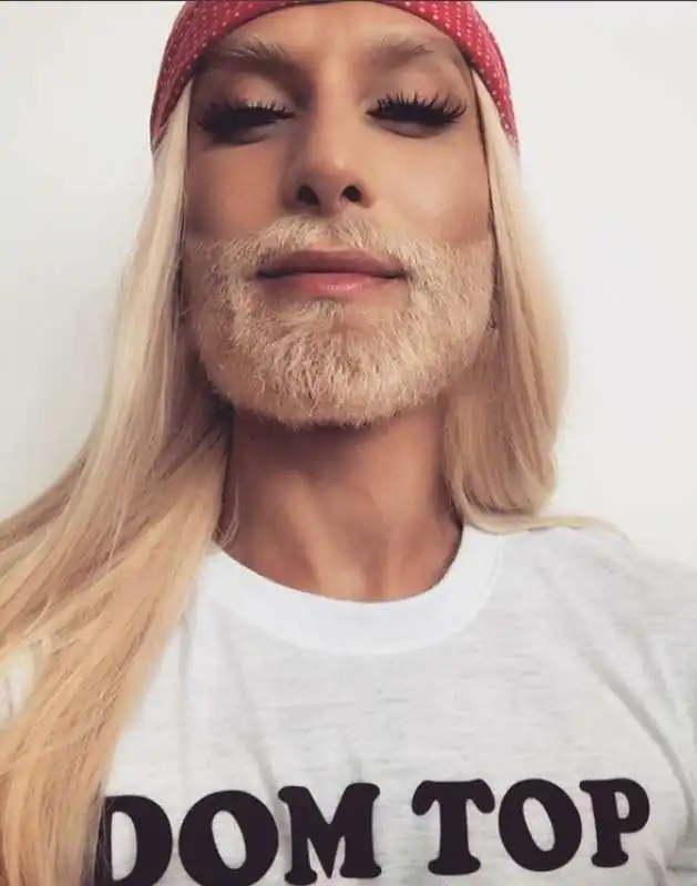 conchita wurst tipo hulk hogan 