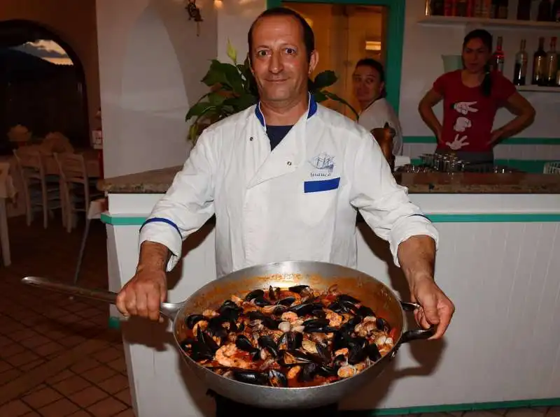 cozze gamberi e vongole per gli ospiti