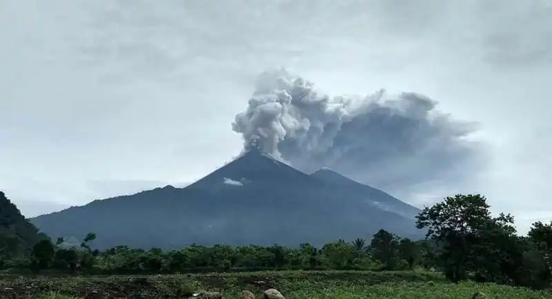 eruzione del vulcano del fuego 22