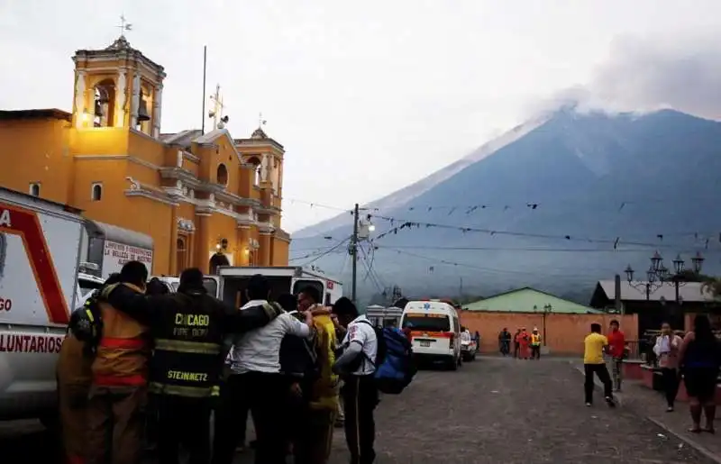 eruzione del vulcano del fuego 24