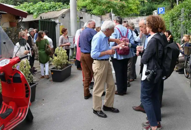 esterno della baracca di valentino zeichen