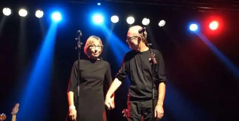 francesco de gregori duetta con la moglie alessandra gobbi 1