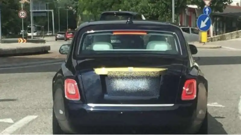 la rolls royce phantom per le strade di san marino