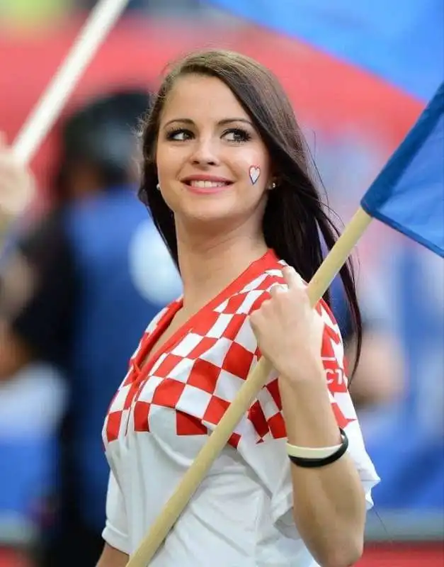 le tifose piu sexy del mondiale di russia  26