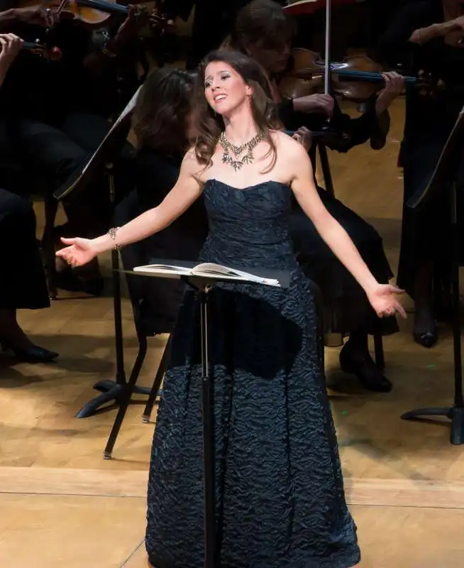 lisette oropesa 3