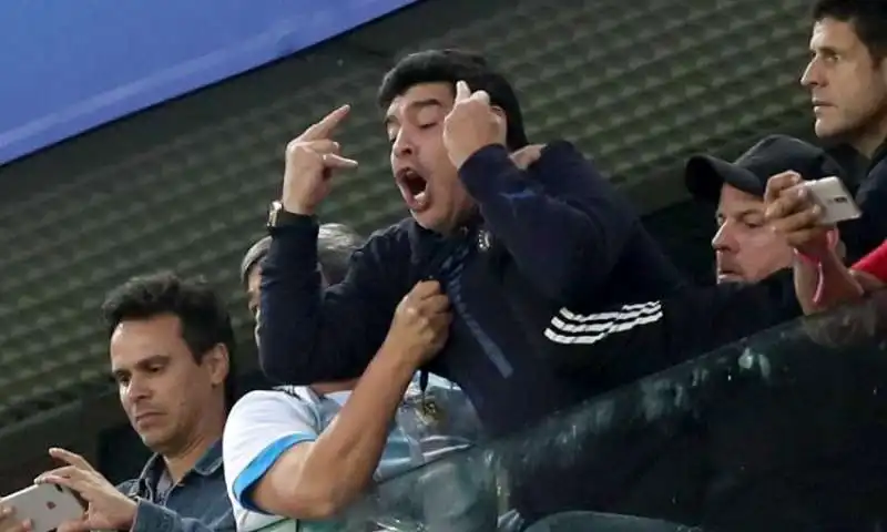 maradona durante argentina nigeria  14