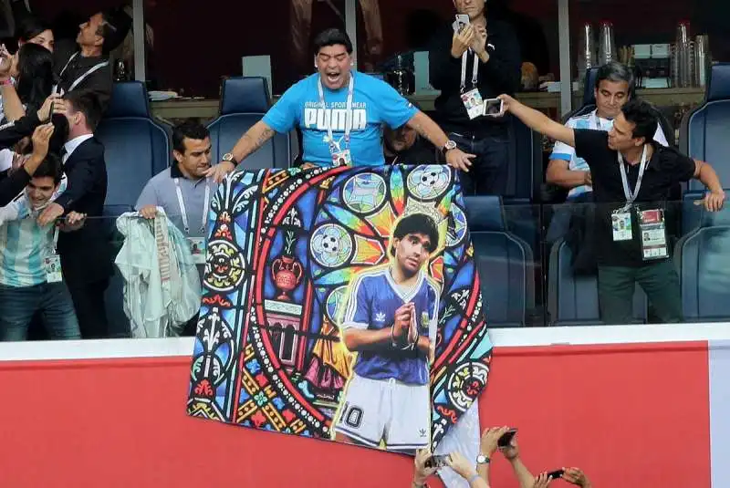 maradona durante argentina nigeria  9