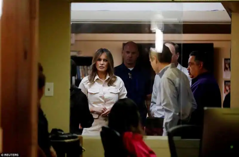 melania  trump  al  centro rifugiati al confine col messico