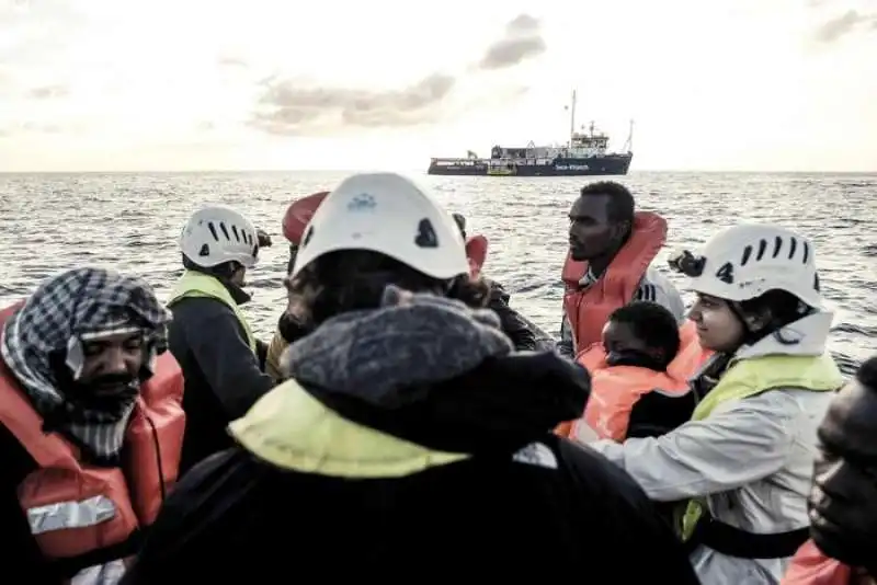 migranti sulla nave della ong tedesca sea watch