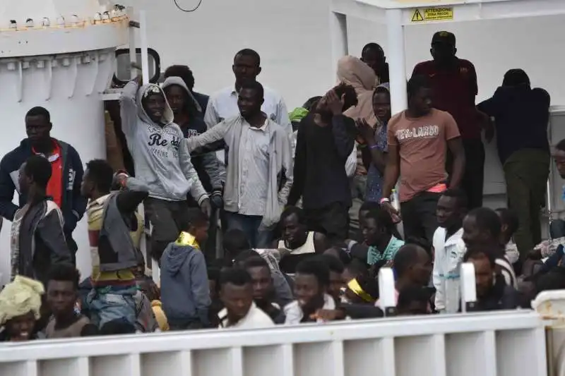 nave diciotti migranti 4