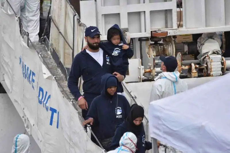 nave diciotti migranti 5