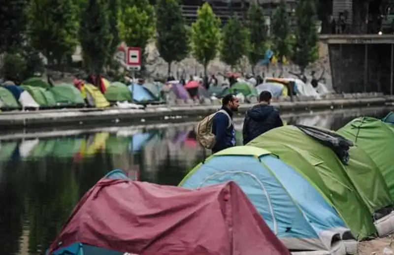 parigi, sgomebero campi migranti 13