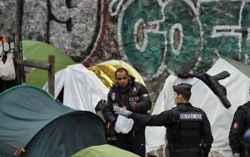 parigi, sgomebero campi migranti 4