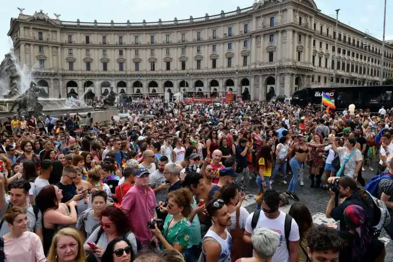 piazza della repubblica inizio corteo pride di roma (3)