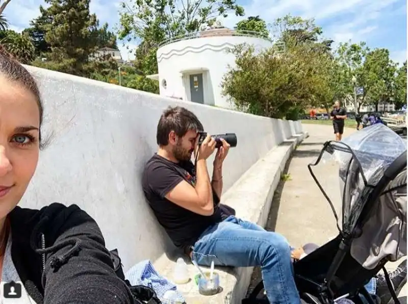 sahra e alessandro di battista a san francisco fa le foto ai piccioni