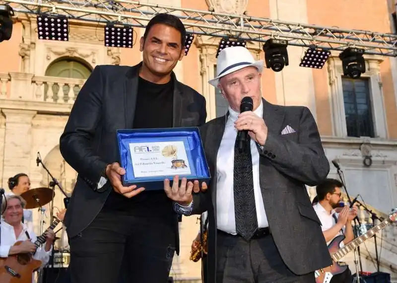 sergio cerruti premia edoardo vianello