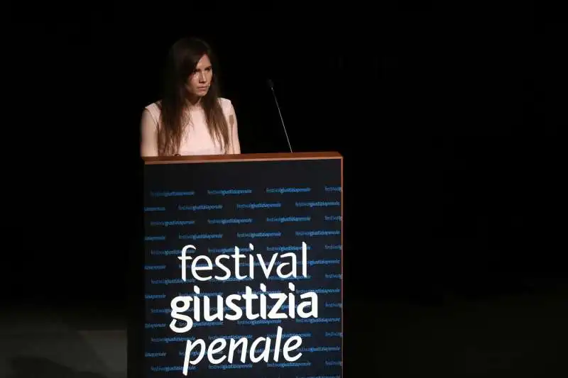 amanda knox si commuove al festival della giustizia di modena 3