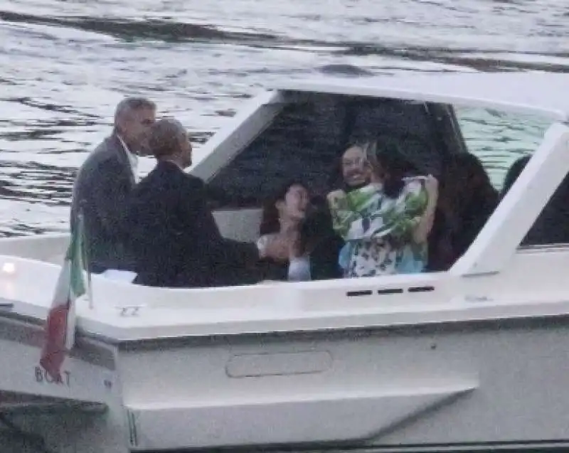 BARACK OBAMA E GEORGE CLOONEY IN BARCA SUL LAGO DI COMO

