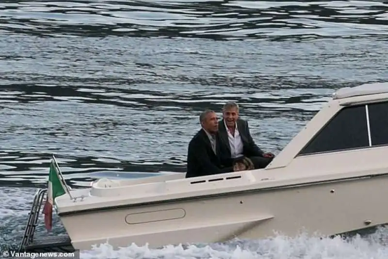 barack obama e george clooney in motoscafo sul lago di como 1