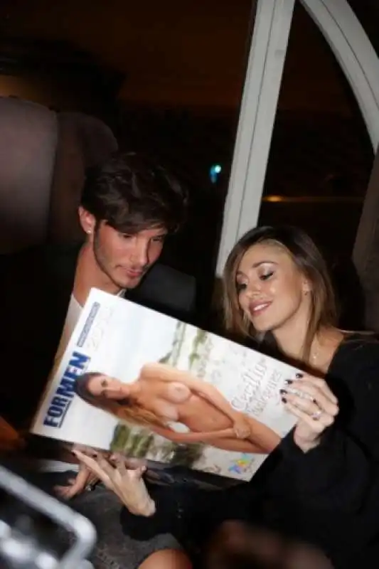 belen e stefano  de martino sfogliano il calendario di cecilia