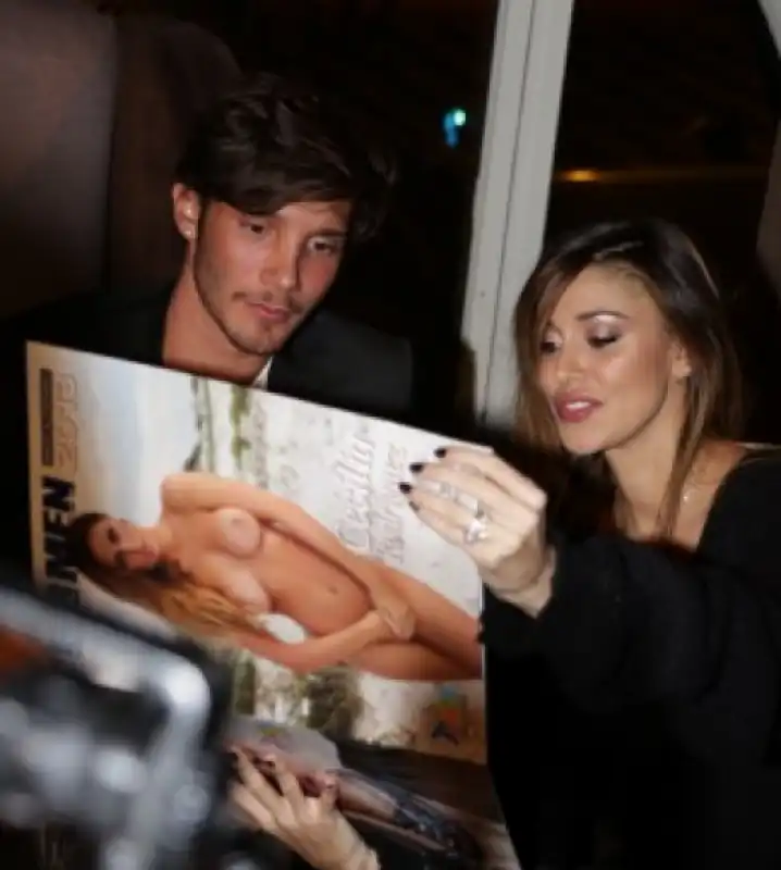 belen e stefano de martino sfogliano il calendario di cecilia