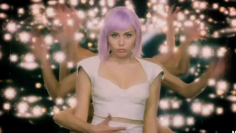 Miley Cyrus nella quinta stagione di Black Mirror 