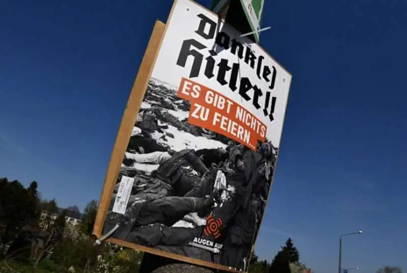 cartelloni neonazi a ostritz