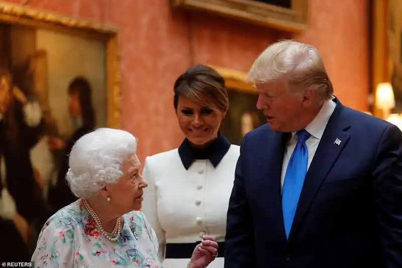 donald e melania trump con la regina elisabetta