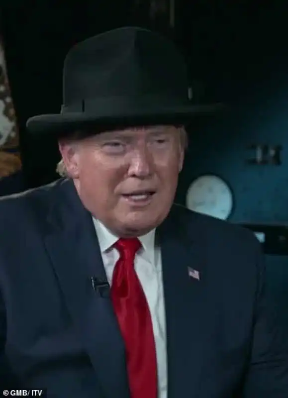 donald trump col cappello di churchill