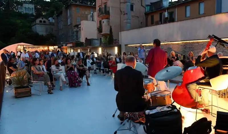 esibizione di pat senatore con il jazz quartet