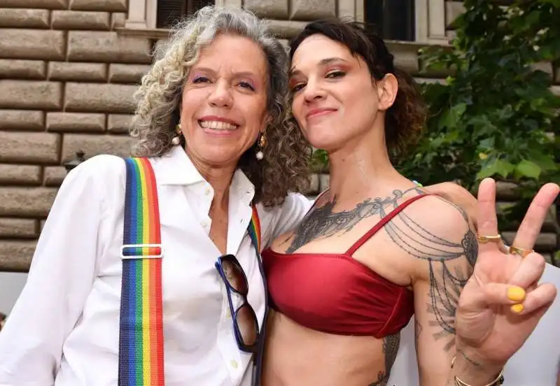 gay pride 2019   monica cirinna e asia argento