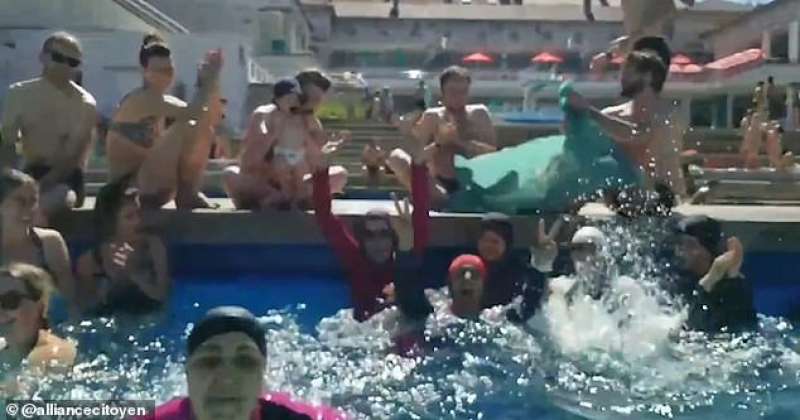 grenoble multa dopo il tuffo in burkini 1