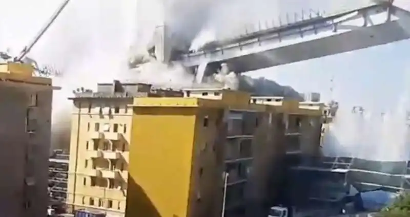 LA DEMOLIZIONE CONTROLLATA DEL PONTE MORANDI