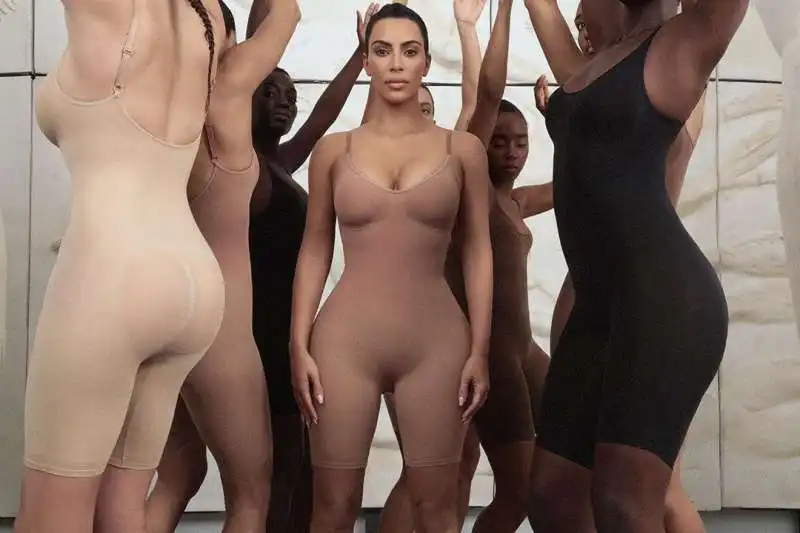 linea kimono di kim kardashian 4