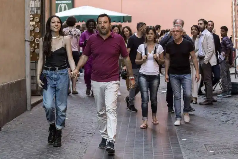 matteo salvini e francesca verdini a spasso per roma 11