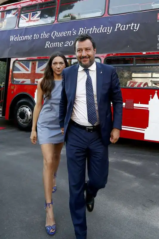 matteo salvini e francesca verdini al compleanno della regina elisabetta a villa wolkonsky