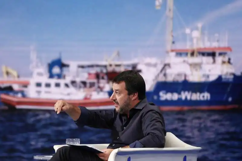 matteo salvini ospite a porta a porta 5