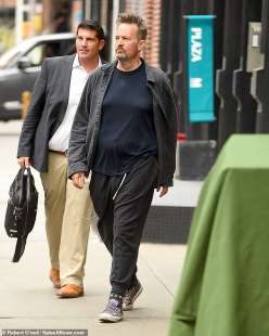 matthew perry trasandato 4