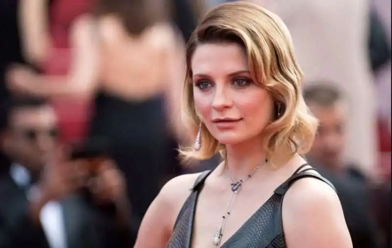 mischa barton  19