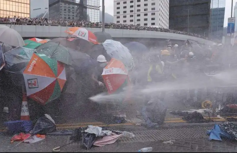 proteste a hong kong per la legge sull'estradizione in cina 30