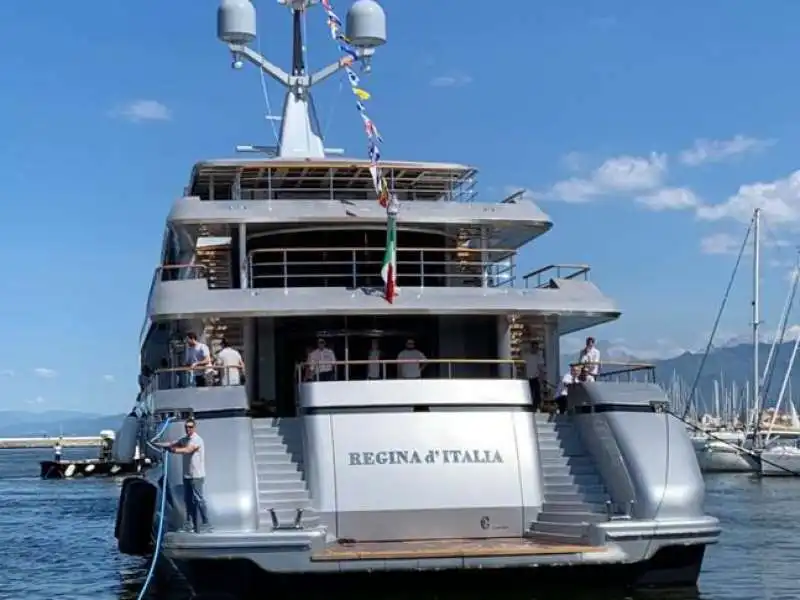 REGINA D ITALIA - LO YACHT DI DOLCE E GABBANA 