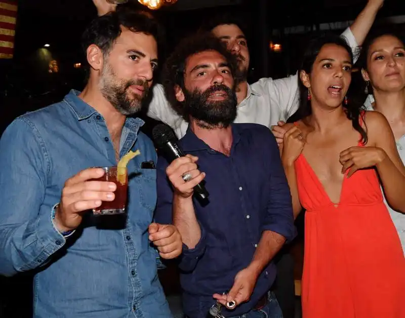 salvatore gulisano luca bertazzoni sara giudice al karaoke cantano grazie roma foto di bacco