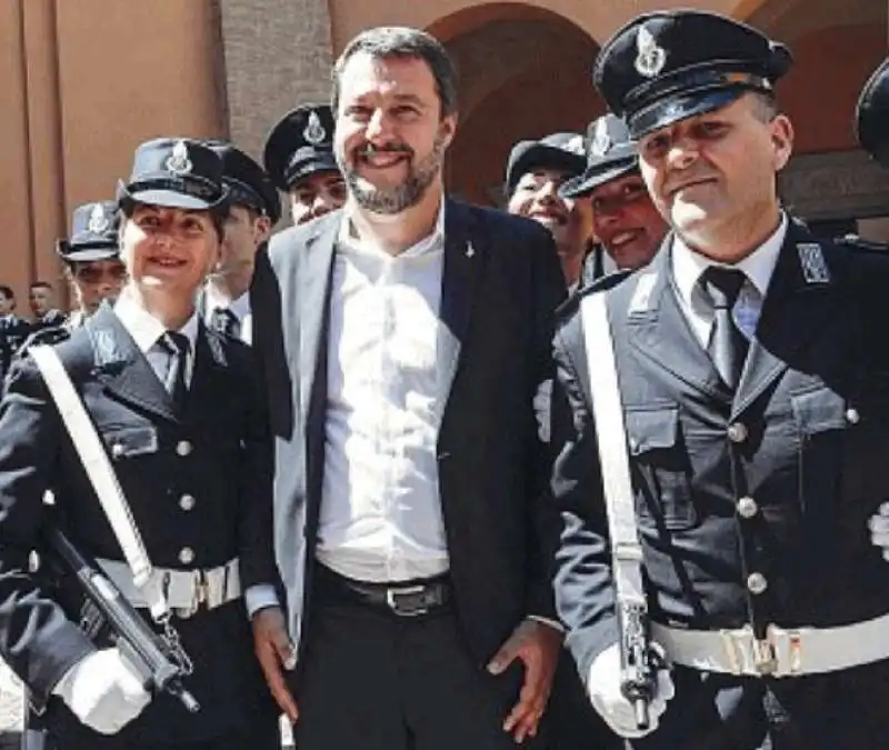 SALVINI AL CORSO DI PERFEZIONAMENTO DI POLIZIA