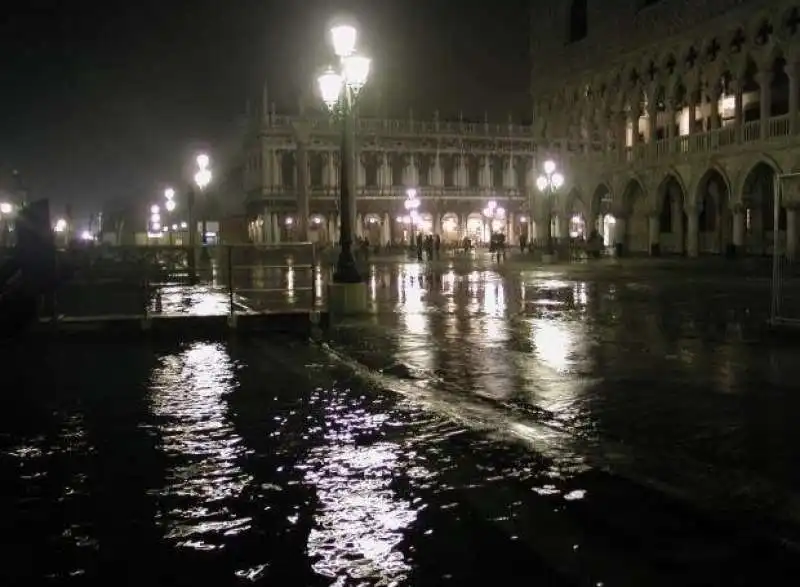 acqua alta a venezia   giugno 2020 12