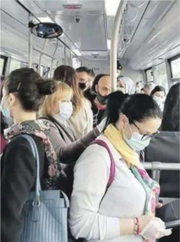 AUTOBUS PIENI A ROMA