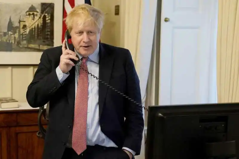 boris johnson al telefono