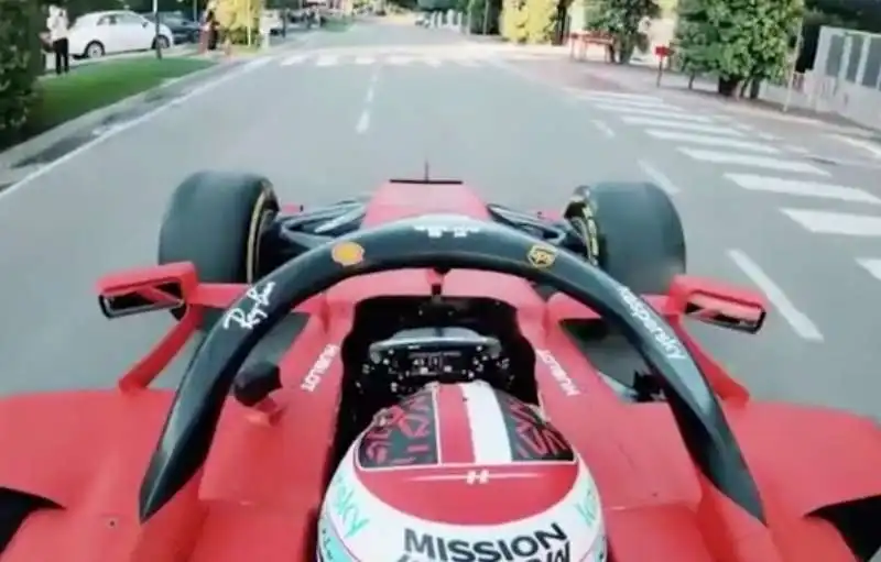 charles leclerc per le strade di maranello 1