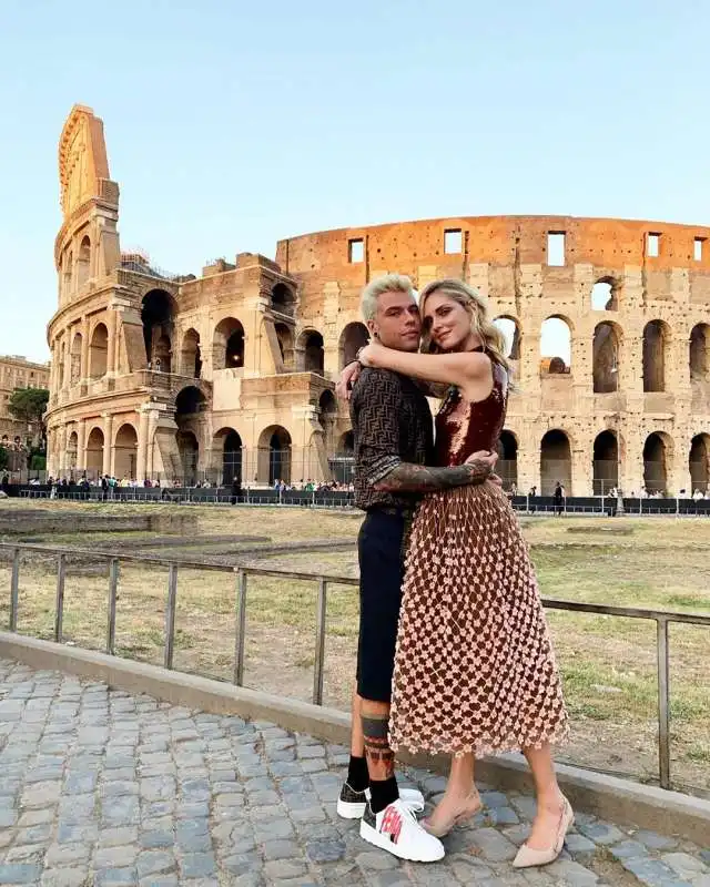 chiara ferragni e fedez al colosseo