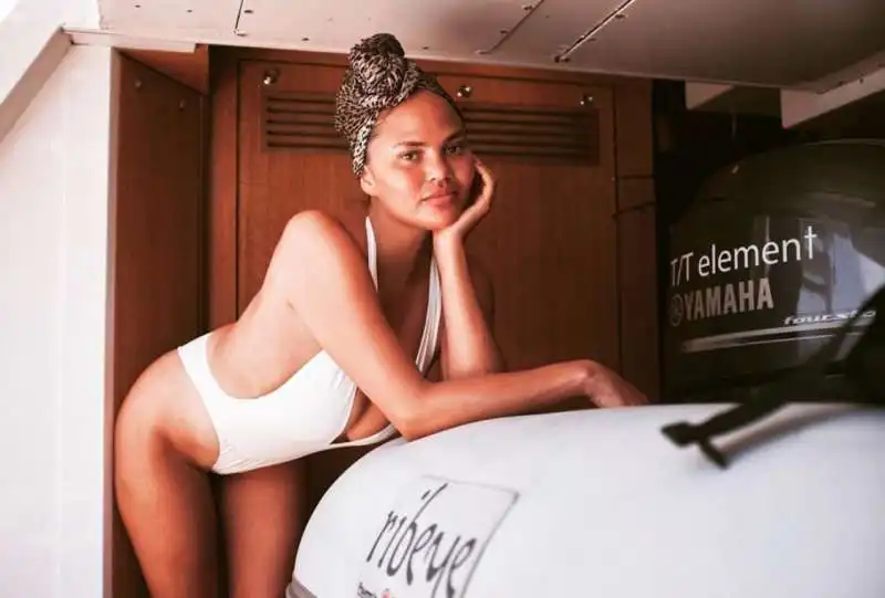 chrissy teigen  5